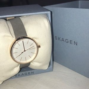 SKAGEN Women’s Signatur Slim Gray Leather Strap